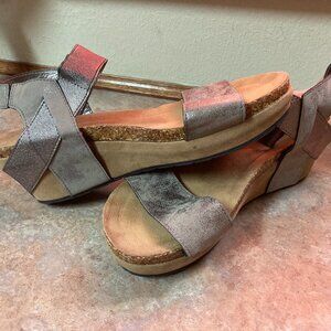PIERRE DUMAS WEDGES 8.5